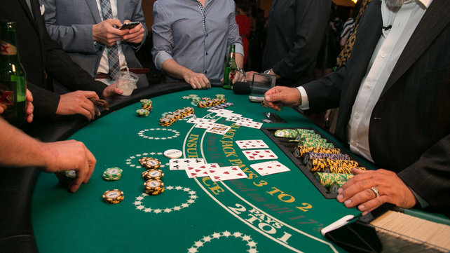 Blackjack hit or stay on 16 years Blackjack hit or stay on 16 years